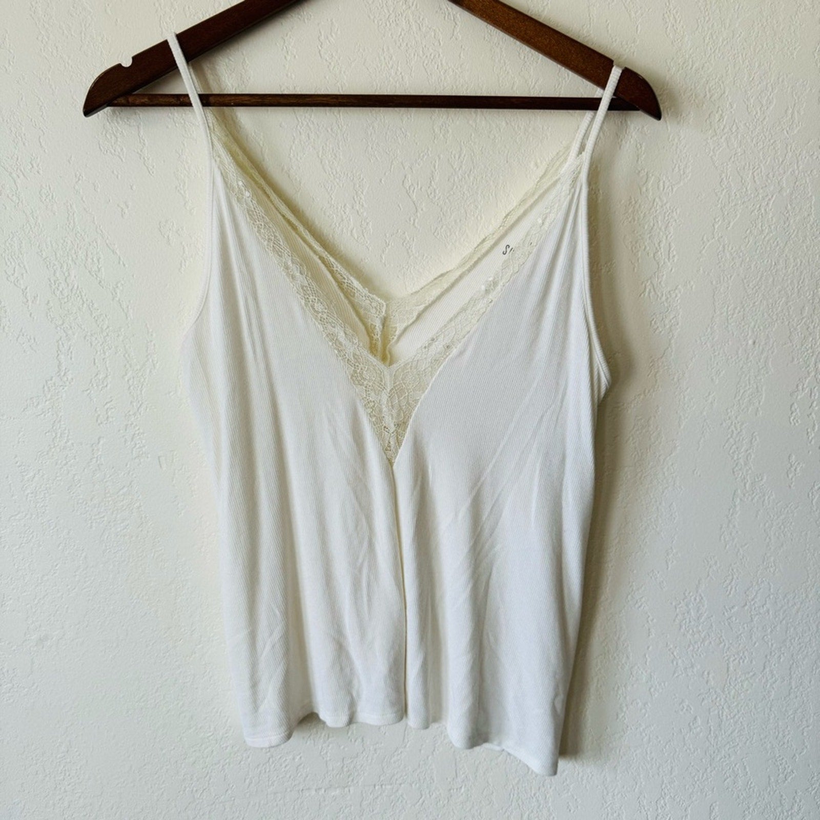 American Eagle | soft & sexy rib white lace and ribbed v neck tank top Echo Boutique American Eagle | soft & sexy rib white lace and ribbed v neck tank top Echo Boutique